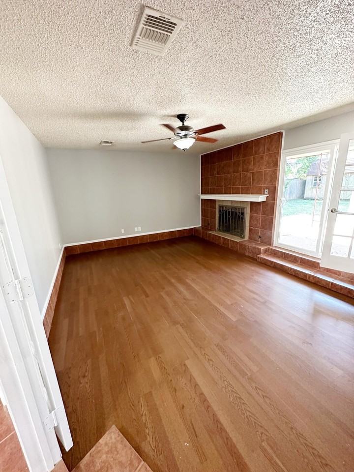 4403 56th St - Photo 6 of 37