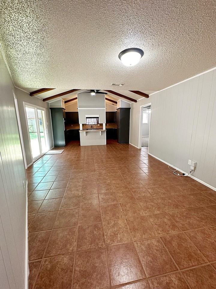 4403 56th St - Photo 7 of 37