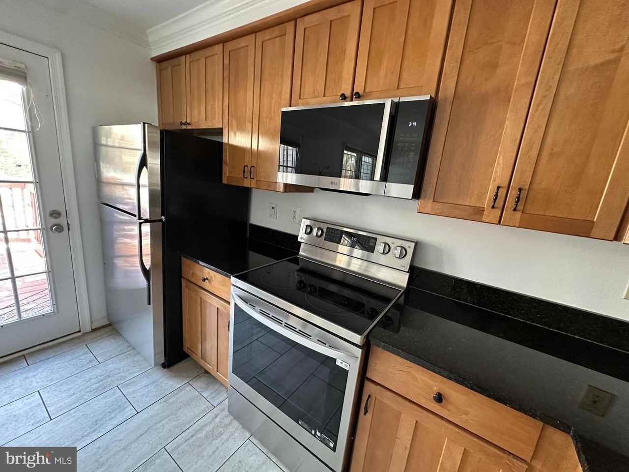 4713 Columbia Rd - Photo 4 of 39