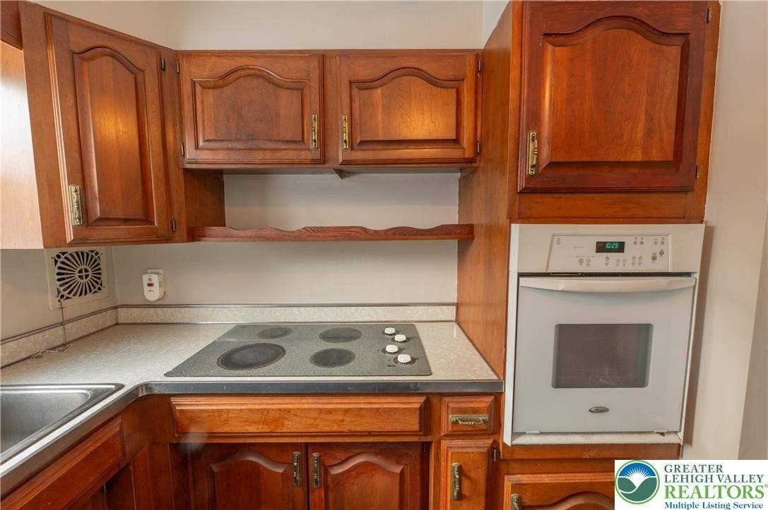 1424 Grace St - Photo 7 of 25