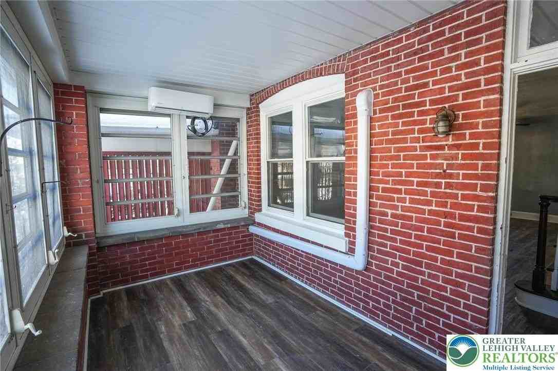 256 Lehigh Ave - Photo 3 of 25