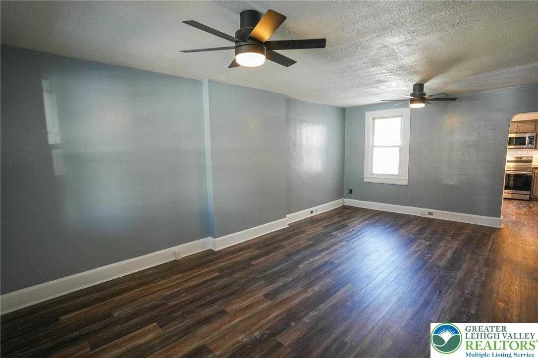 256 Lehigh Ave - Photo 5 of 25