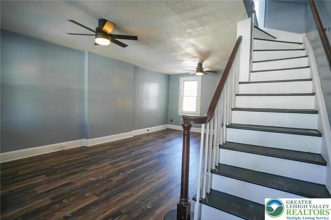 256 Lehigh Ave - Photo 6 of 25