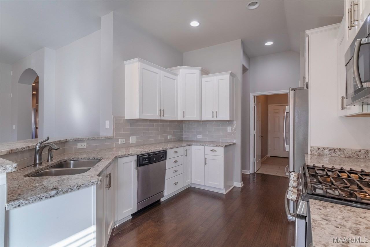 9153 Autumn Brooke Way - Photo 7 of 39