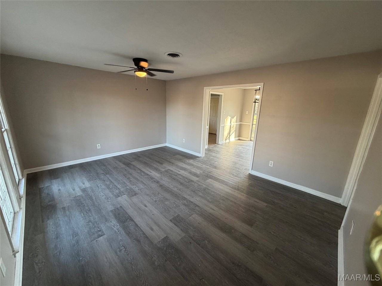 350 Southlawn Dr - Photo 2 of 11