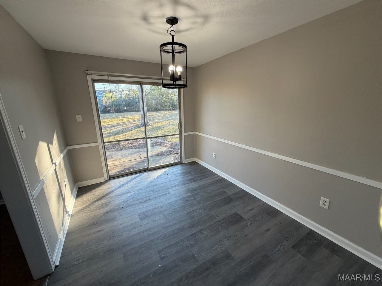 350 Southlawn Dr - Photo 3 of 11