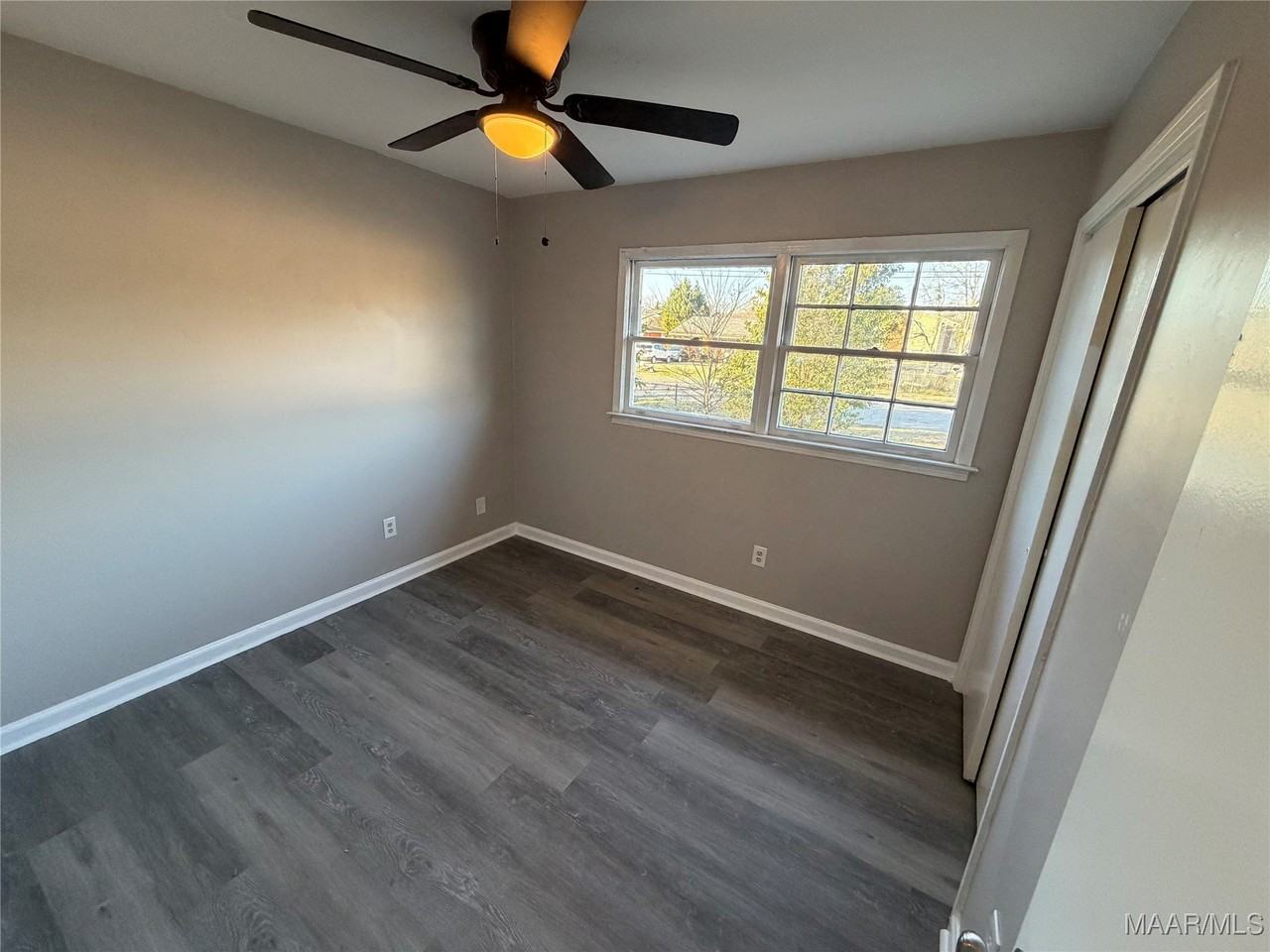 350 Southlawn Dr - Photo 4 of 11