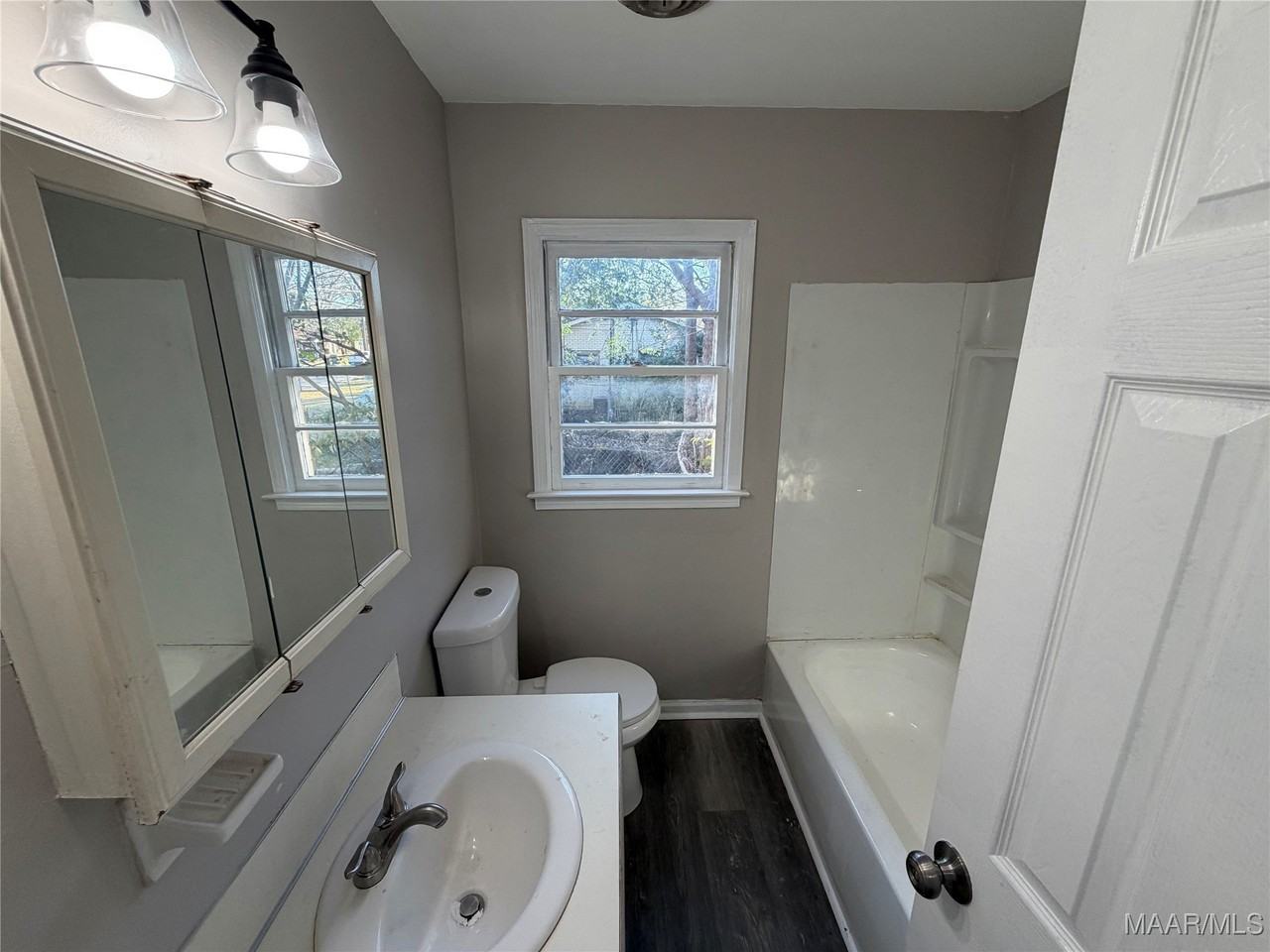 350 Southlawn Dr - Photo 5 of 11