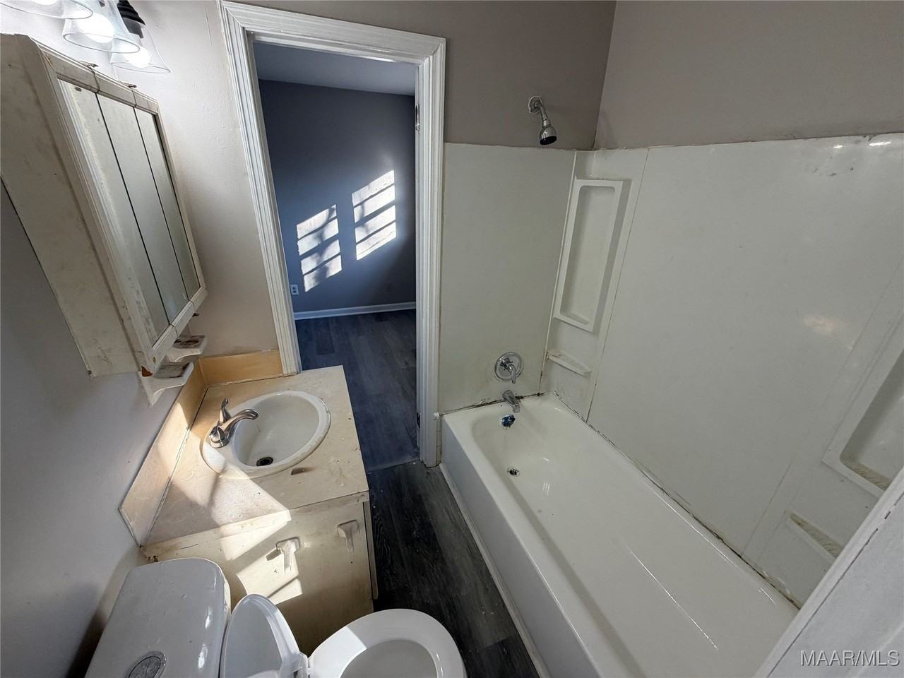 350 Southlawn Dr - Photo 6 of 11