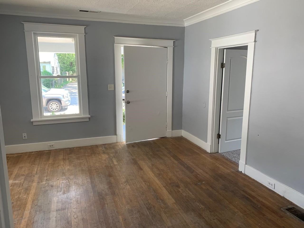 3417 Rockwood Ave - Photo 3 of 11