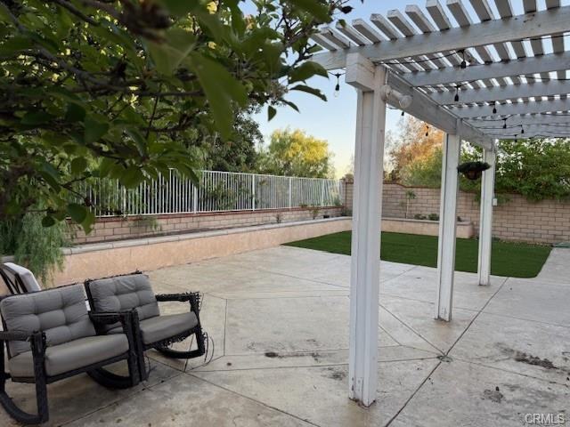 1120 Pebblewood Dr - Photo 2 of 16