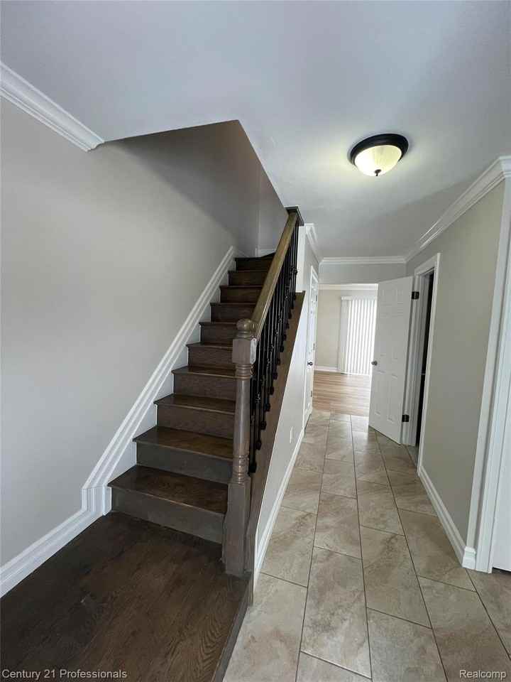 16808 Kingsbrooke Dr - Photo 3 of 45