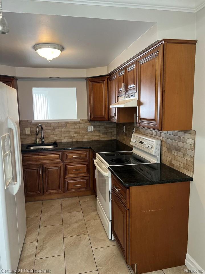 16808 Kingsbrooke Dr - Photo 7 of 45