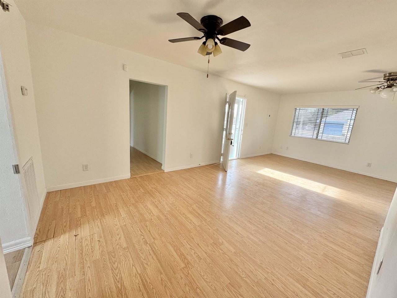 810 Glenn St - Photo 5 of 35