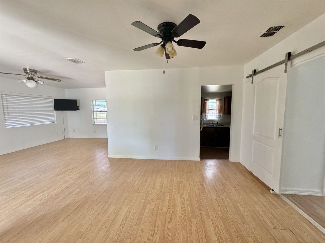 810 Glenn St - Photo 6 of 35