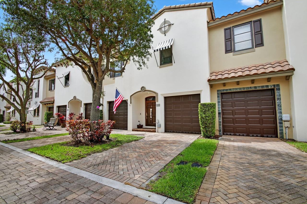 320 Via Villagio - Photo 3 of 40