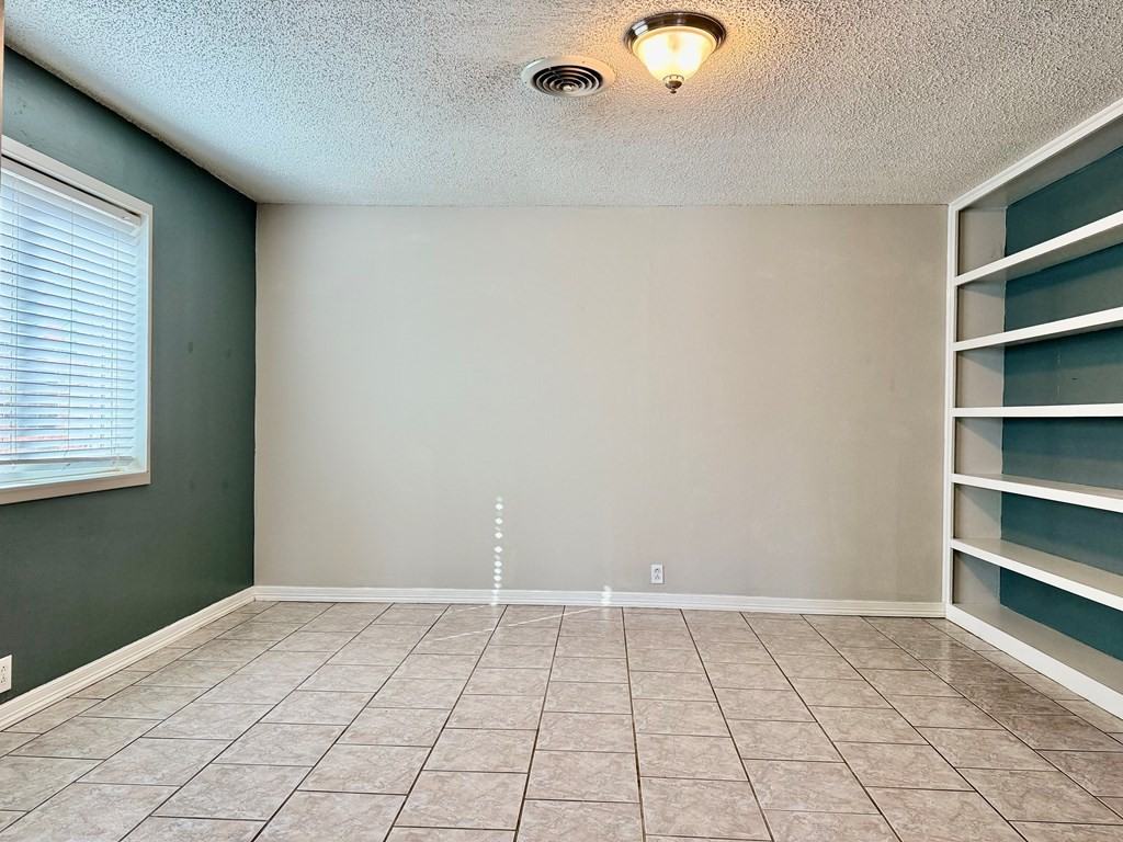2515 Emerson Dr - Photo 3 of 18