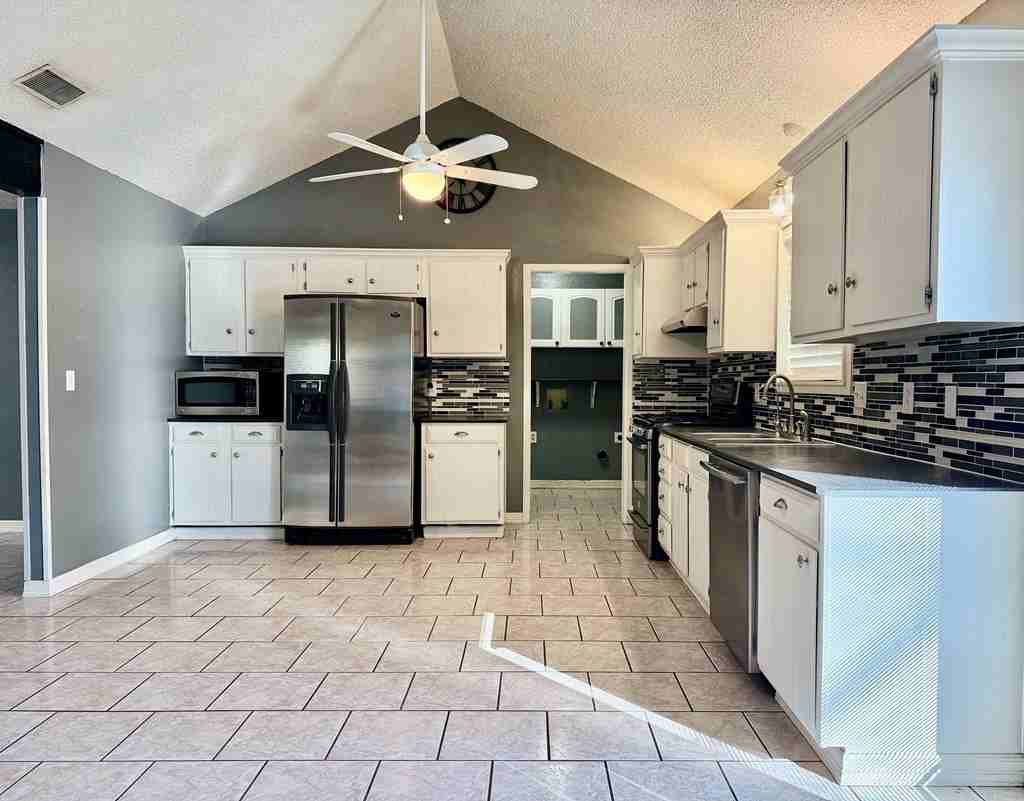 2515 Emerson Dr - Photo 4 of 18