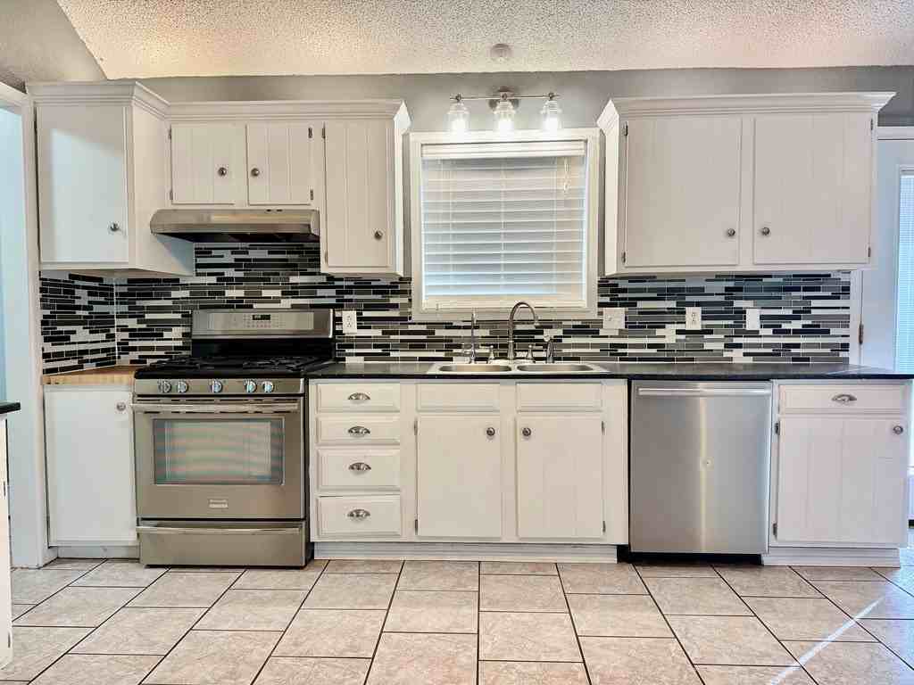 2515 Emerson Dr - Photo 5 of 18