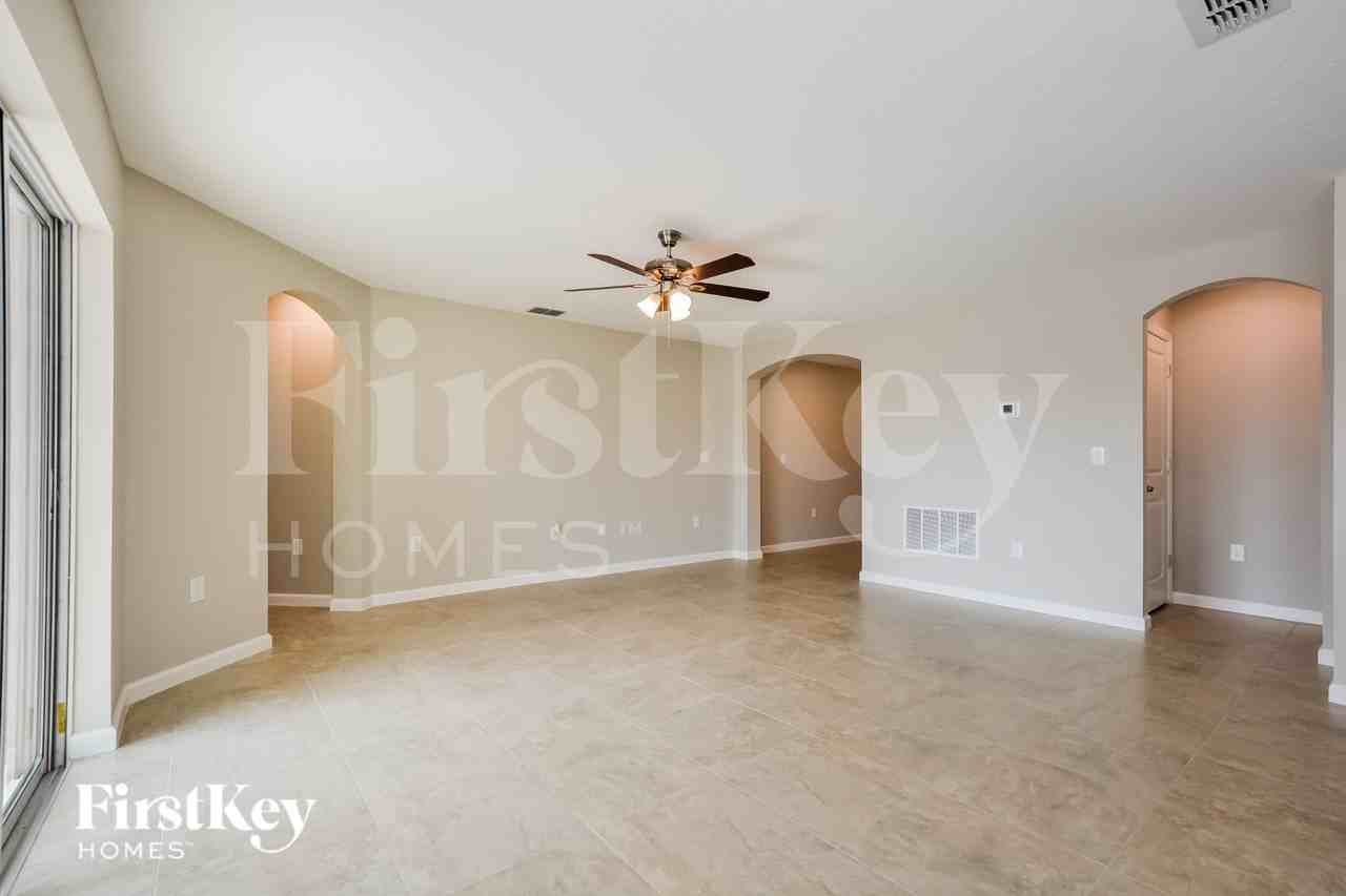 614 Lindbergh Way - Photo 3 of 15