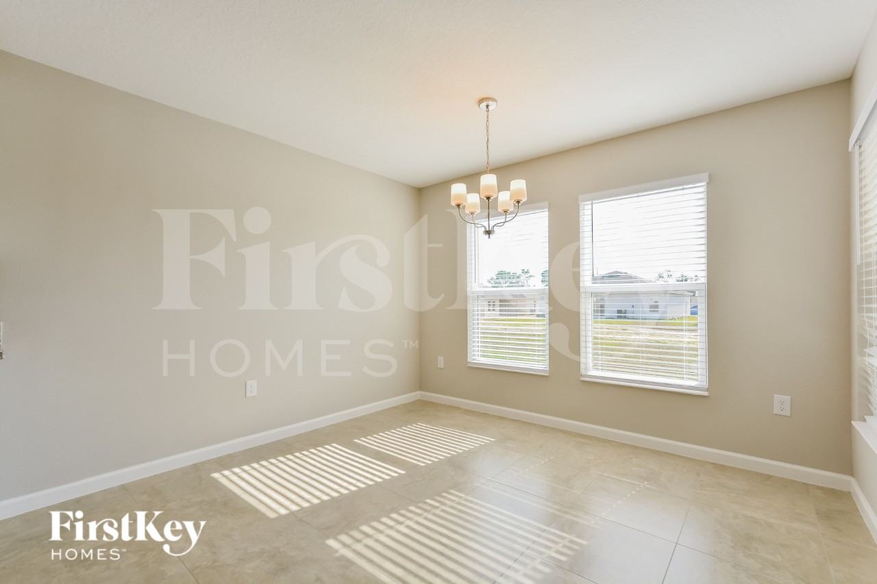 614 Lindbergh Way - Photo 4 of 15