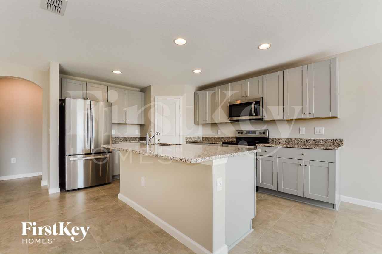 614 Lindbergh Way - Photo 5 of 15