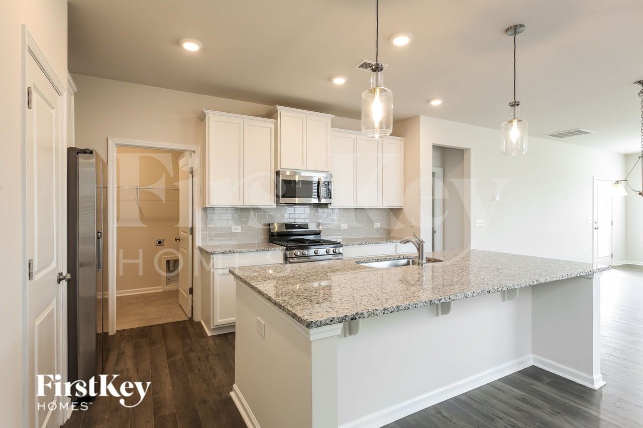 525 Hillpark Ln - Photo 6 of 15