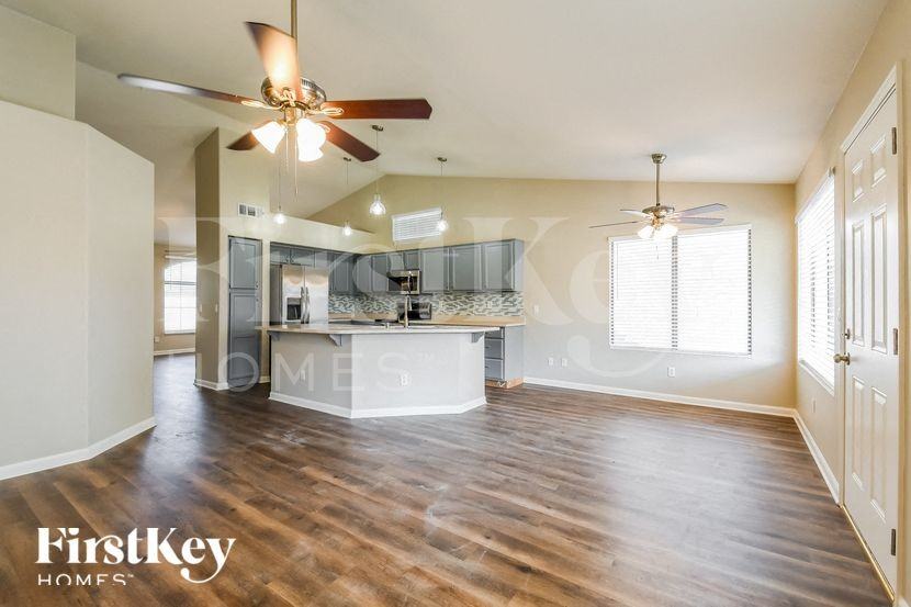 13681 N 82nd Ave - Photo 4 of 15