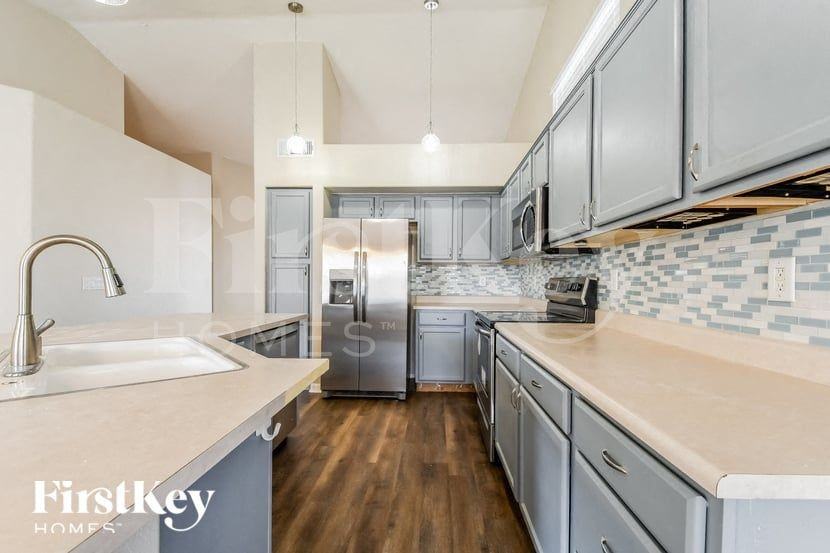 13681 N 82nd Ave - Photo 5 of 15