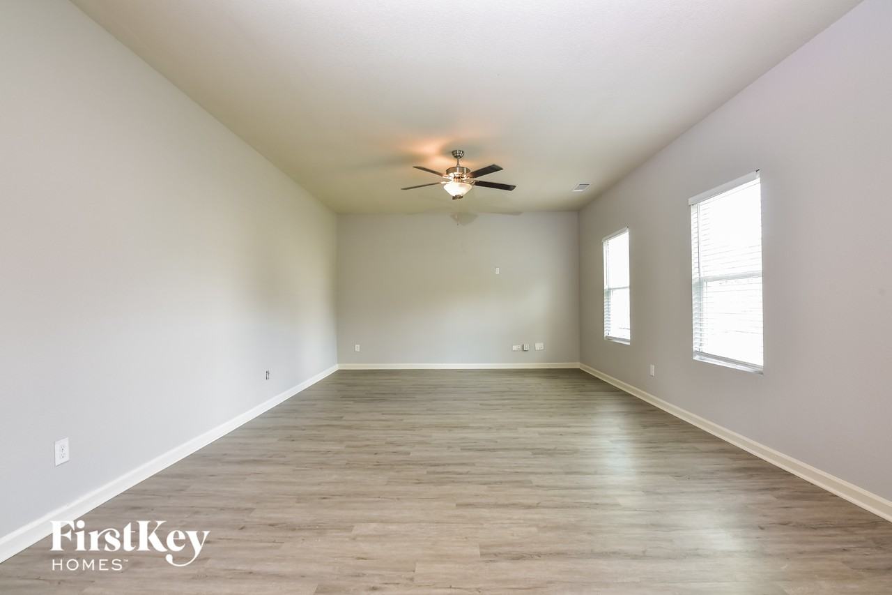 410 Sunflower Ln - Photo 3 of 15