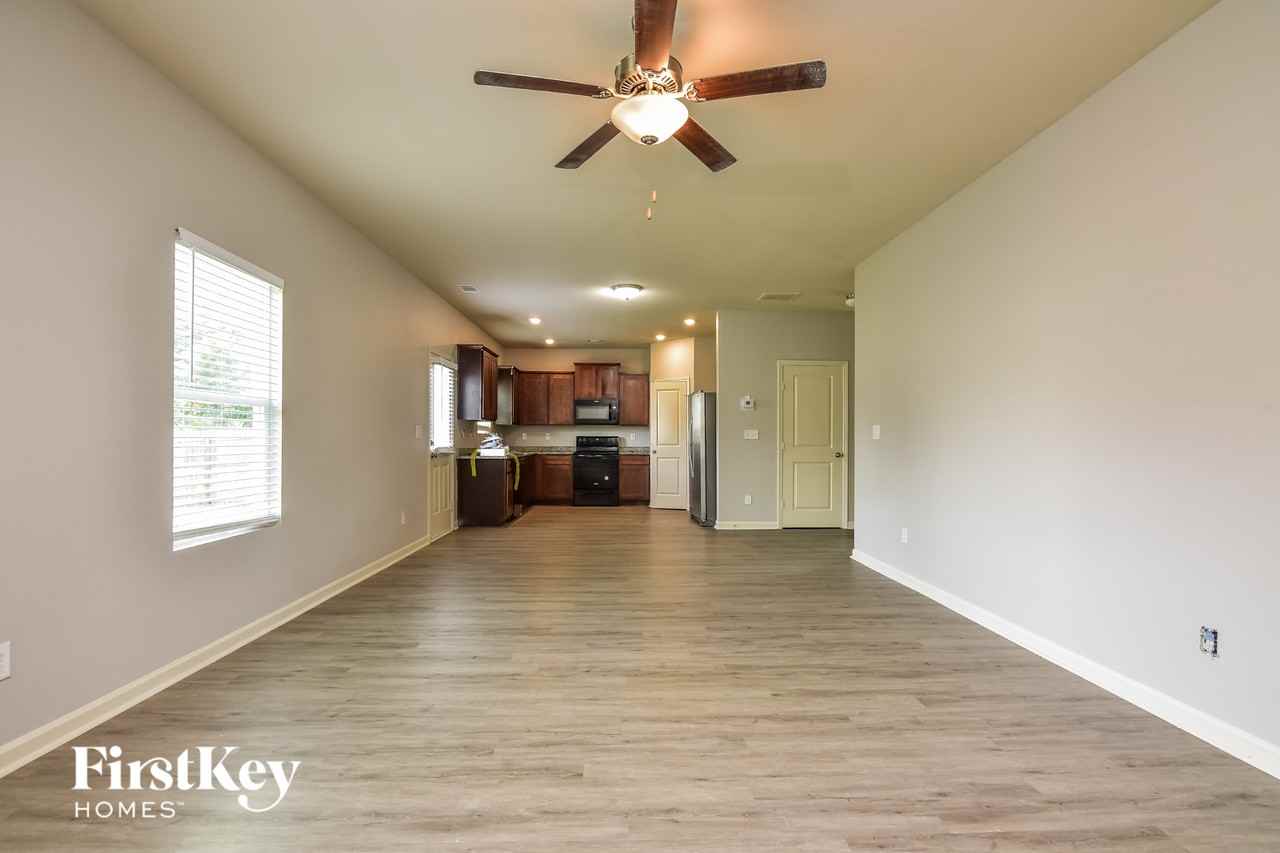 410 Sunflower Ln - Photo 4 of 15