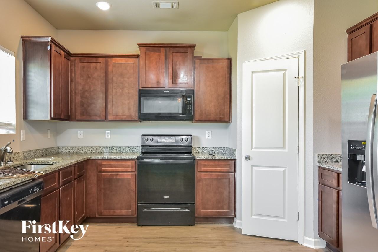 410 Sunflower Ln - Photo 5 of 15