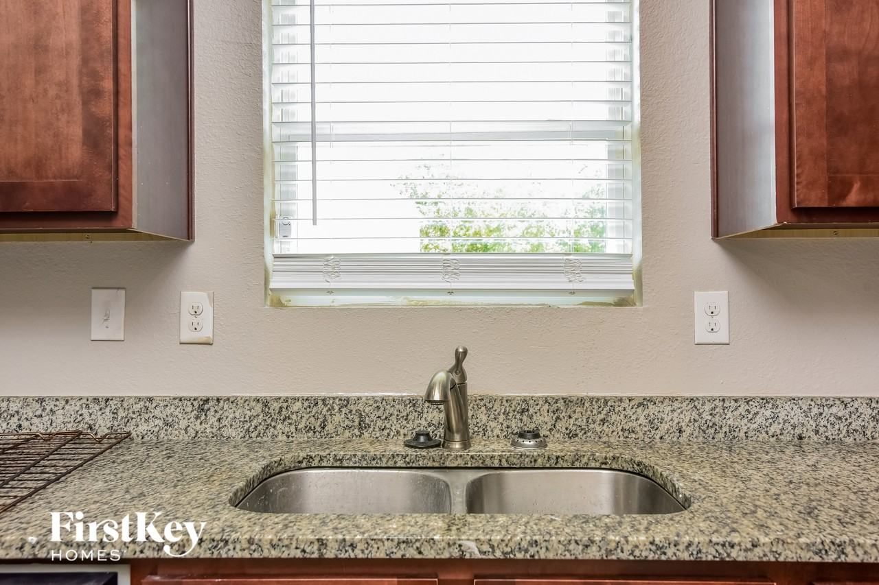 410 Sunflower Ln - Photo 7 of 15