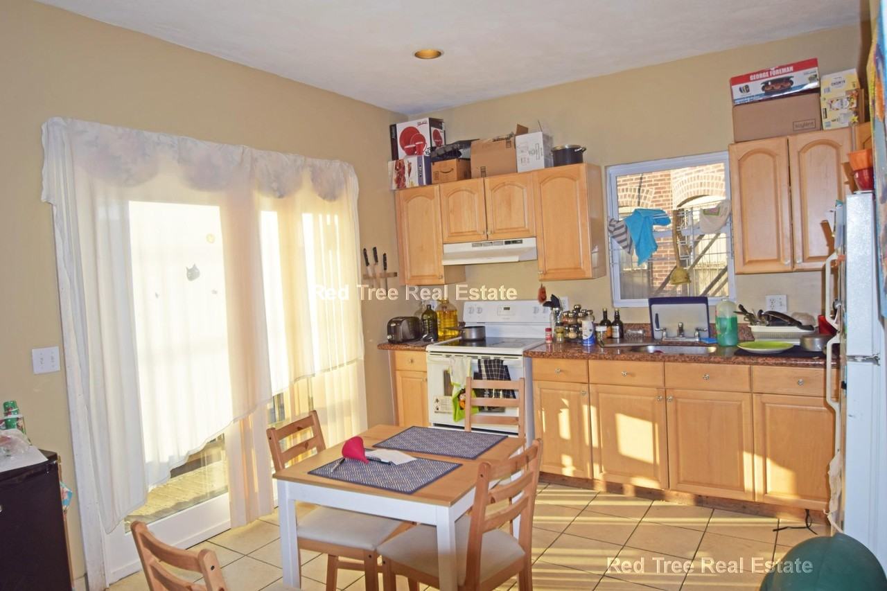 21 Highgate St - Photo 7 of 14