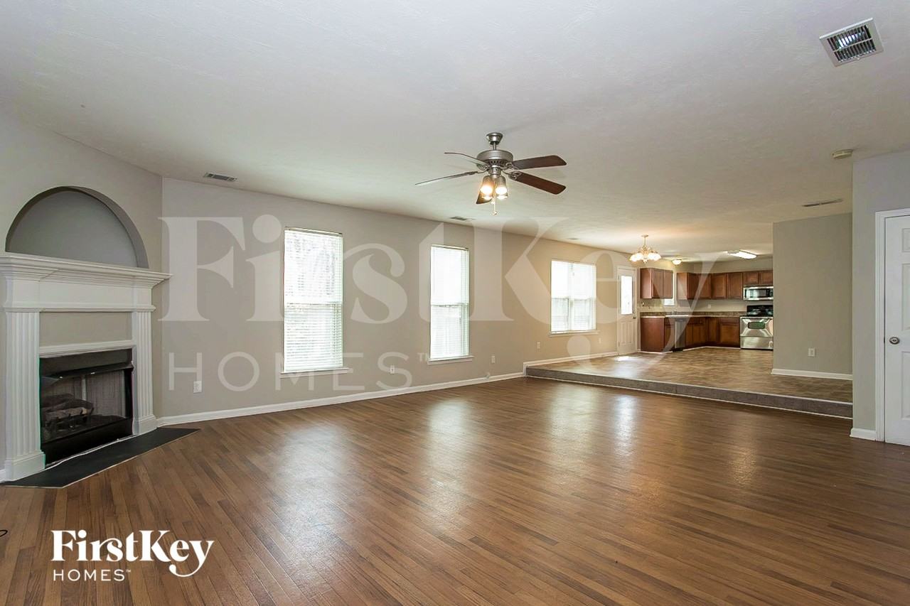 4523 Beau Point Ct - Photo 4 of 15