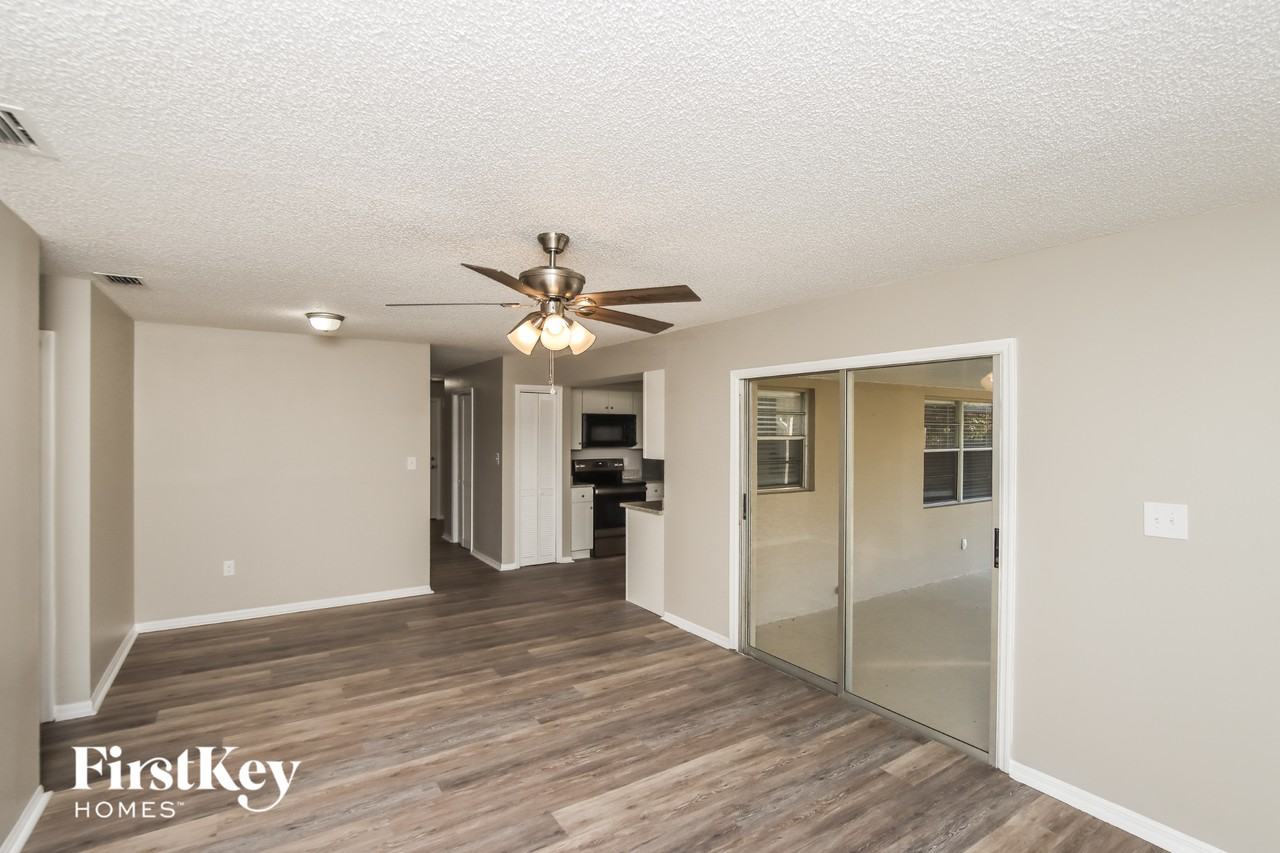 2027 Beekman St Ne - Photo 3 of 15