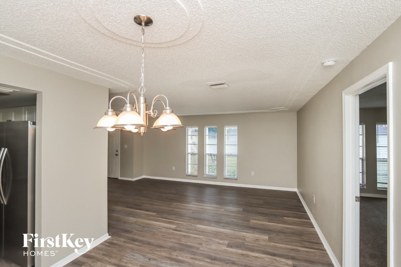 2027 Beekman St Ne - Photo 5 of 15