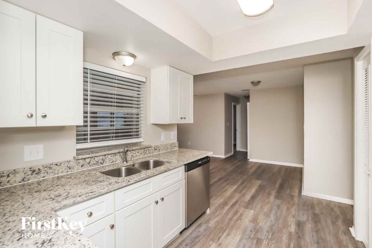 2027 Beekman St Ne - Photo 6 of 15