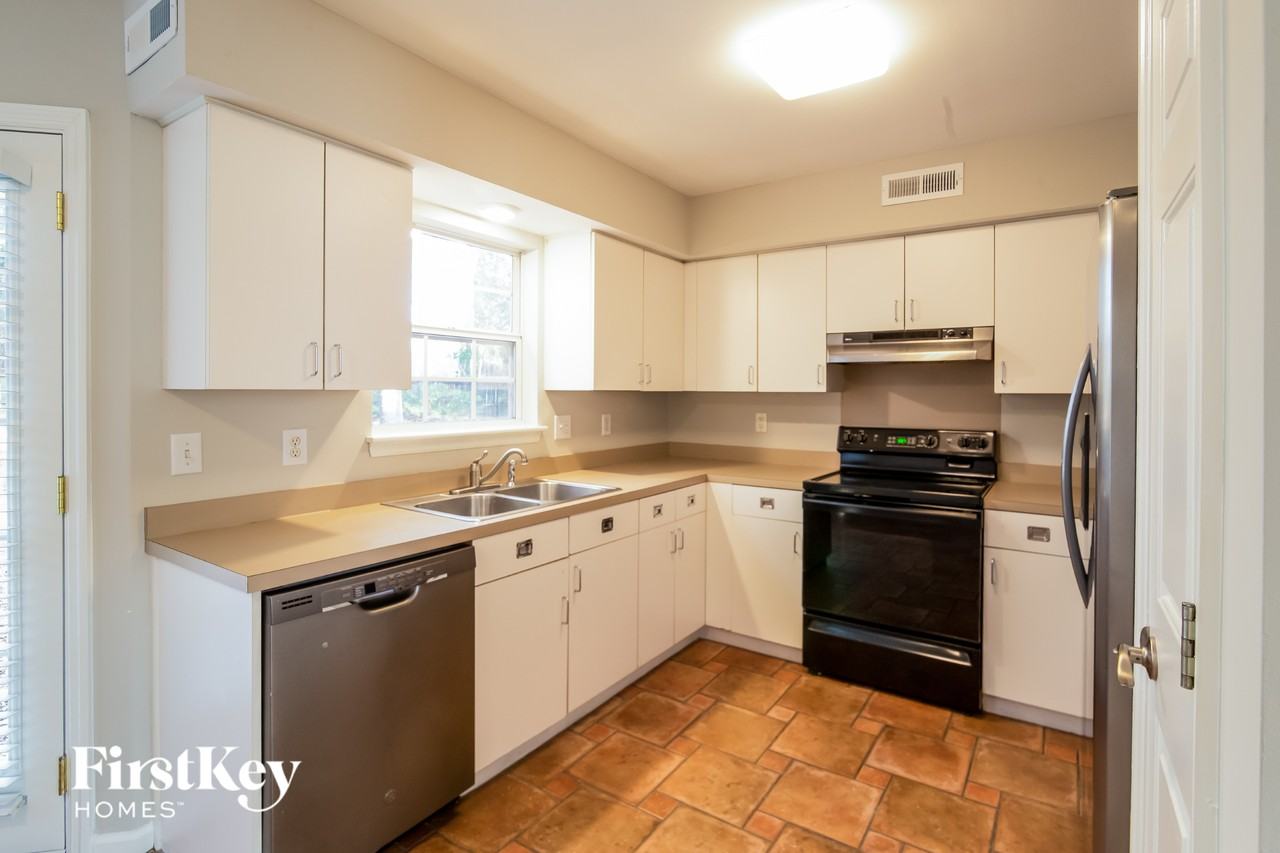 7873 Sabalridge Dr - Photo 6 of 15