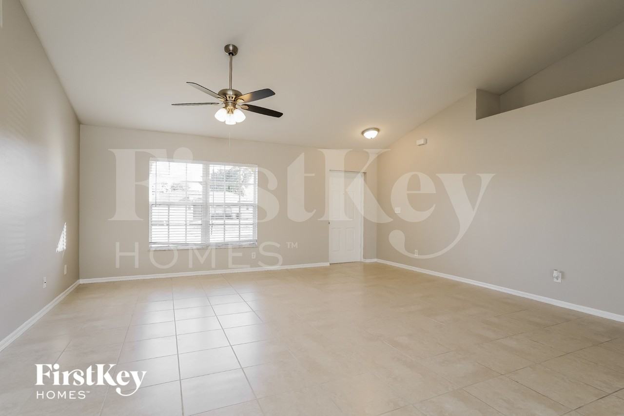 1842 Nw 5th Pl - Photo 2 of 15