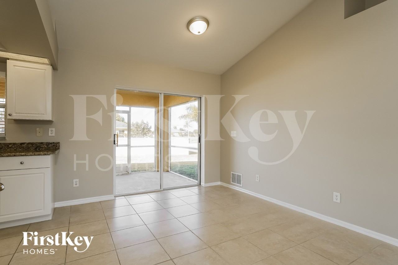 1842 Nw 5th Pl - Photo 4 of 15