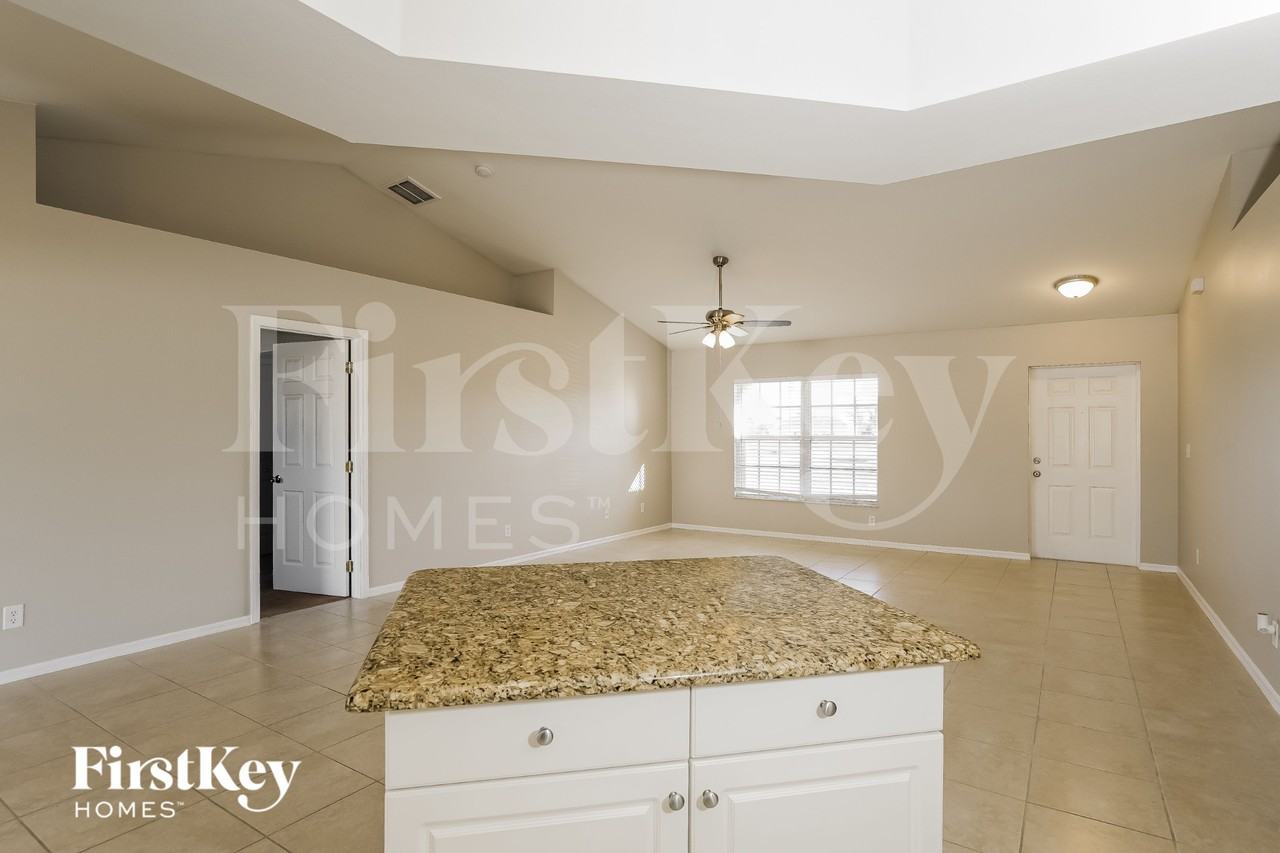 1842 Nw 5th Pl - Photo 7 of 15