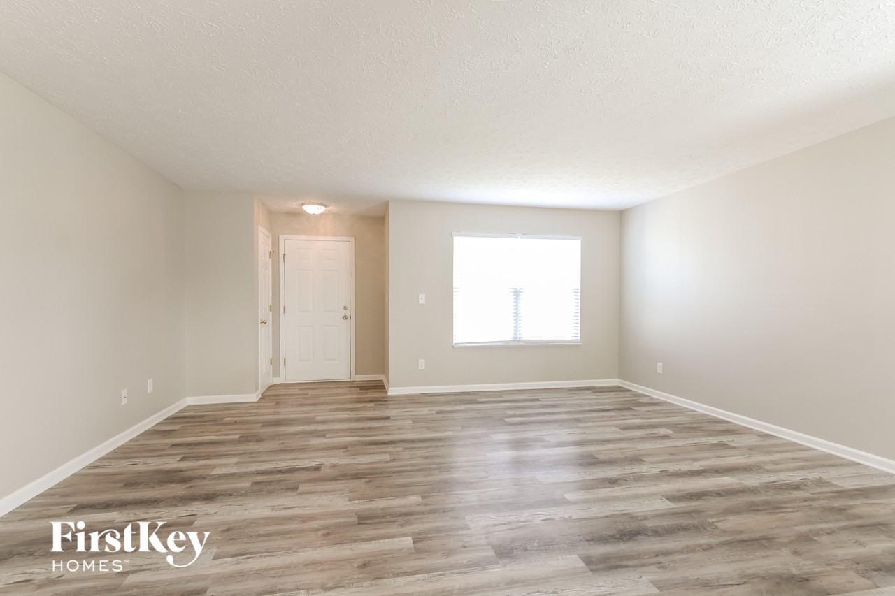 7250 Pipestone Dr - Photo 2 of 15