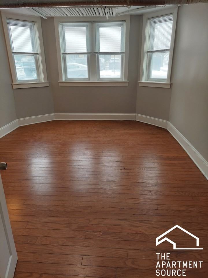 2200 N Avers Ave #G - Photo 2 of 10