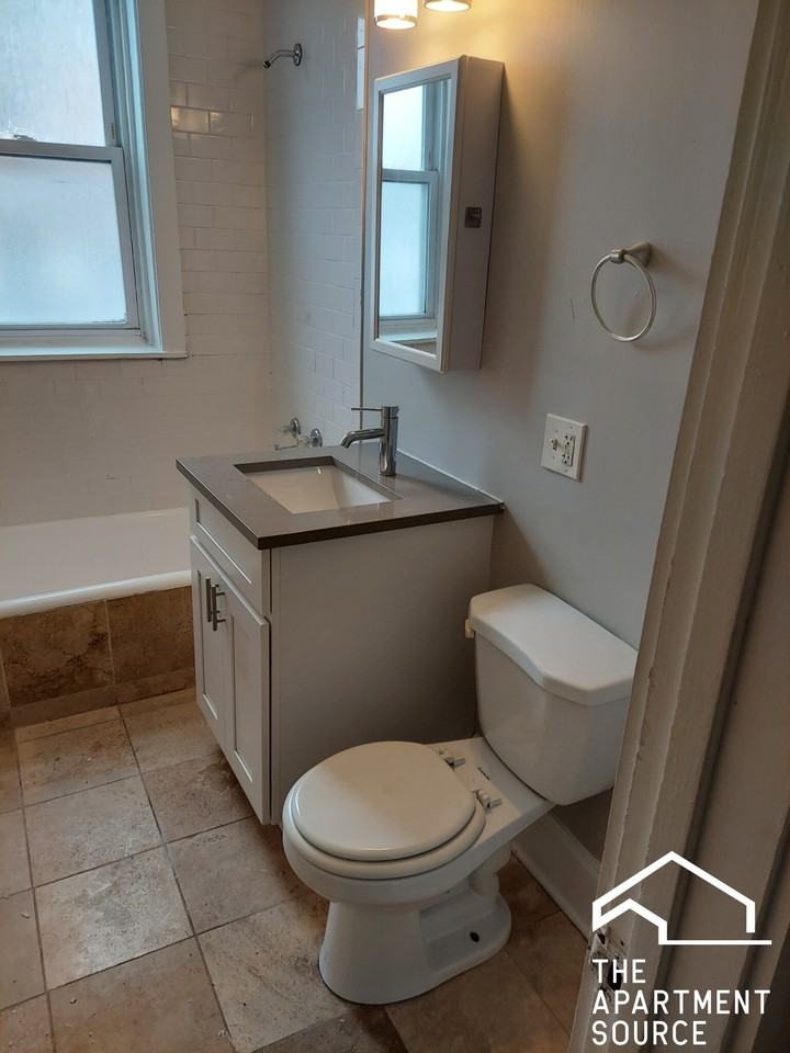 2200 N Avers Ave #G - Photo 4 of 10