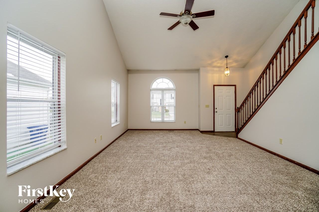 455 Dover Pond Dr - Photo 2 of 15