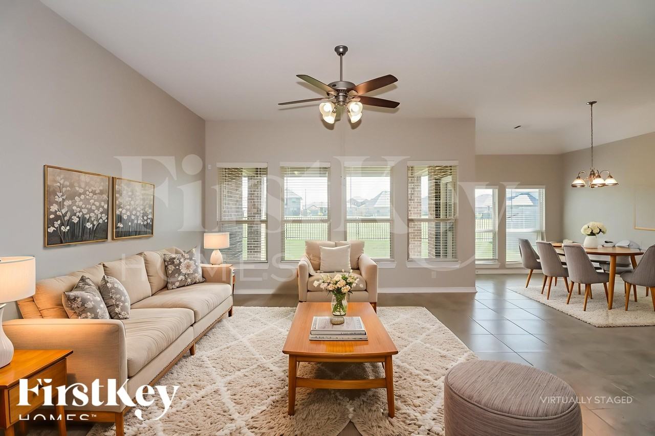 6211 Kolle Dr - Photo 4 of 18