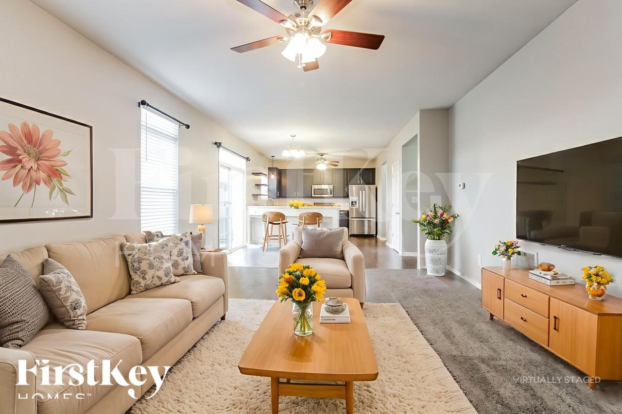 10463 Hunters Crossing Blvd - Photo 4 of 18