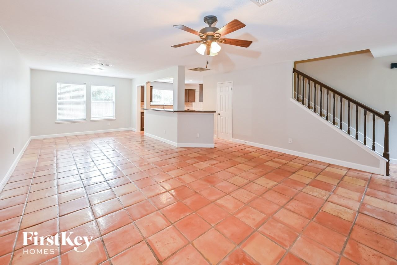 1402 Green Tree Dr - Photo 2 of 13