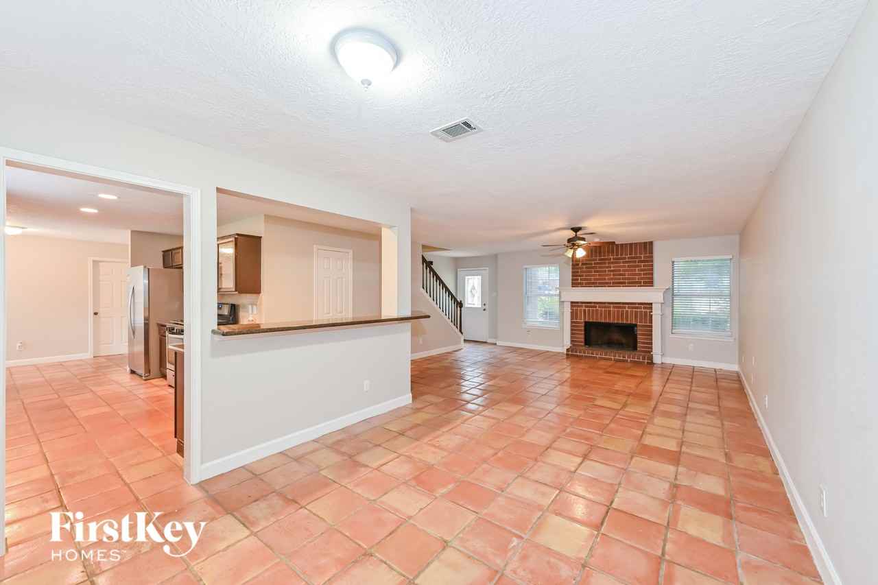 1402 Green Tree Dr - Photo 3 of 13